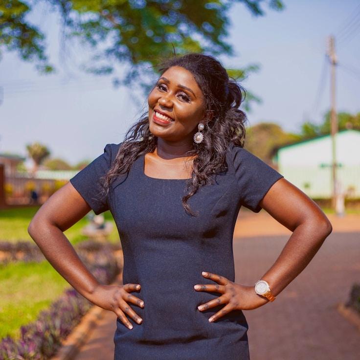 Jordan Kim, Client Relations Director, discussing corporate gifting strategy with business clients